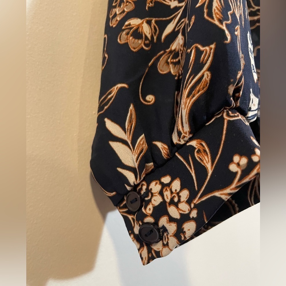 Lush Floral Wrap Blouse Long Sleeve Shirt Size Small Blue & White EUC Office - Picture 5 of 9
